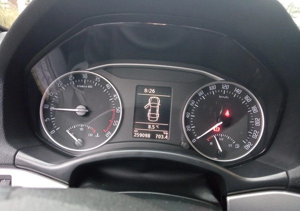 Skoda Octavia cena 24000 przebieg: 260000, rok produkcji 2011 z Jeziorany małe 67